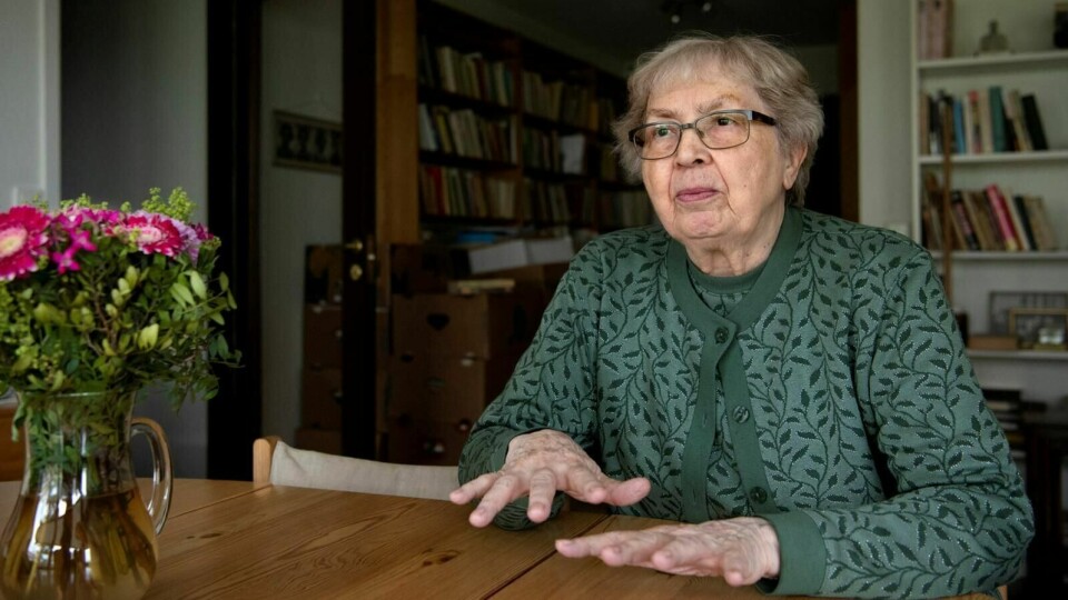 Torhild Skard opplevde selv å ha en mor som var lite til stede de første leveårene. Da hun og tvillingsøsteren var spedbarn, hadde moren sju småjobber for å få det til å gå rundt.
