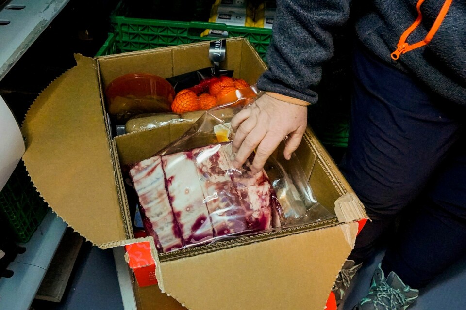 Mat som ble delt ut på Frelsesarmeens distribusjonslager på Grünerløkka i Oslo fjor jul. Nå har andelen som ber om hjelp økt. Foto: Lise Åserud / NTB Mat i pakker hos Frelsesarmeens distribusjonslager på Grünerløkka i fjor. Foto: Lise Åserud / NTB
