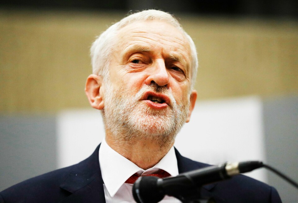 Jeremy Corbyn forsvarar seg mot skuldingar om nølande oppgjer med antisemittisme i Labour.
– Frykta britiske jødar kjenner på, blir ikkje teke på alvor av Labour, skriv Mai Lene Fløysvik Hæåk.