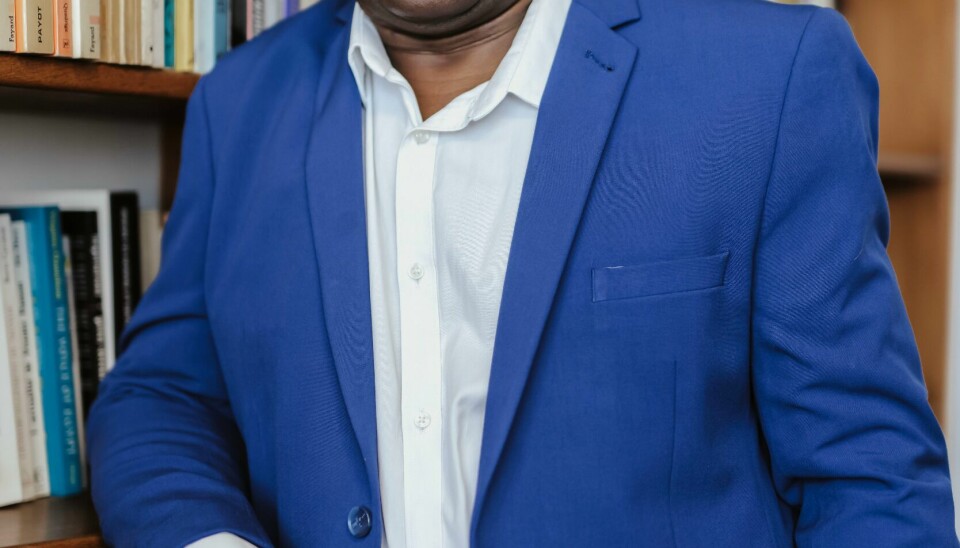 HISTORISK: Vinneren av Holbergprisen, Achille Mbembe, er ansett en pioner innen fagfeltene afrikansk historie, postkolonialisme og politisk filosofi. Vinneren av Holbergprisen, Achille Mbembe, er ansett en pioner innen fagfeltene afrikansk historie, postkolonialisme og politisk filosofi. Foto: Chante Schatz / Handout / NTB