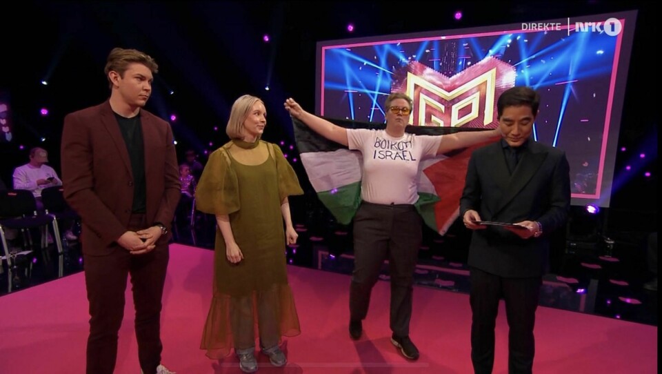 DEMONSTRANT: Mot slutten av den første delfinalen i Melodi Grand Prix lørdag forsøkte Rødts bystyrepolitiker Jorunn Folkvord å avbryte det direktesendte TV-programmet. Aksjonisme