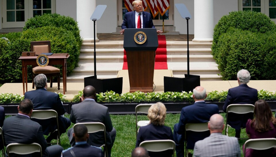 President Donald Trump under en seremoni der han signerer en ordre som skal føre til endringer i politiet.