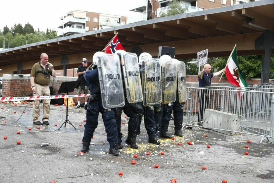 Sian-demonstrasjon i Oslo møtt med egg og tomater