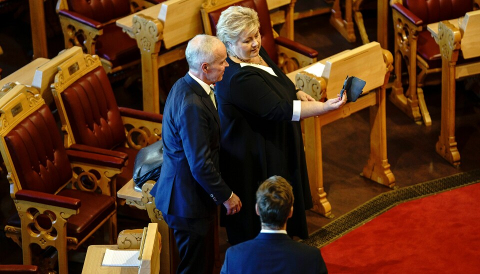 BUDSJETT: Finansminister Jan Tore Sanner og statsminister Erna Solberg i Stortinget under fremleggelsen av statsbudsjettet for 2022. Budsjettet vil bli utfordret av Støre-regjeringe. Fremleggelsen av regjeringens forslag til Statsbudsjett for 2022.