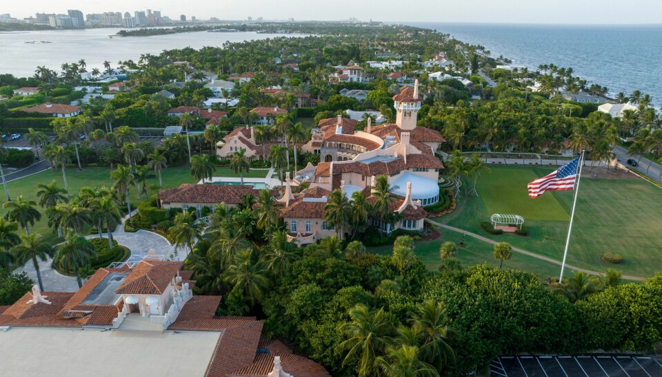 Tidligere i uken ransaket FBI Mar-a-Lago, der tidligere president Donald Trump bor. Fredag ble ransakingsordren offentliggjort etter ønske fra USAs justisminister og Trump. Tidligere i uken ransaket FBI Mar-a-Lago, der tidligere president Donald Trump bor. Fredag ble ransakingsordren offentliggjort etter ønske fra USAs justisminister og Trump. Foto: Steve Helber / AP / NTB