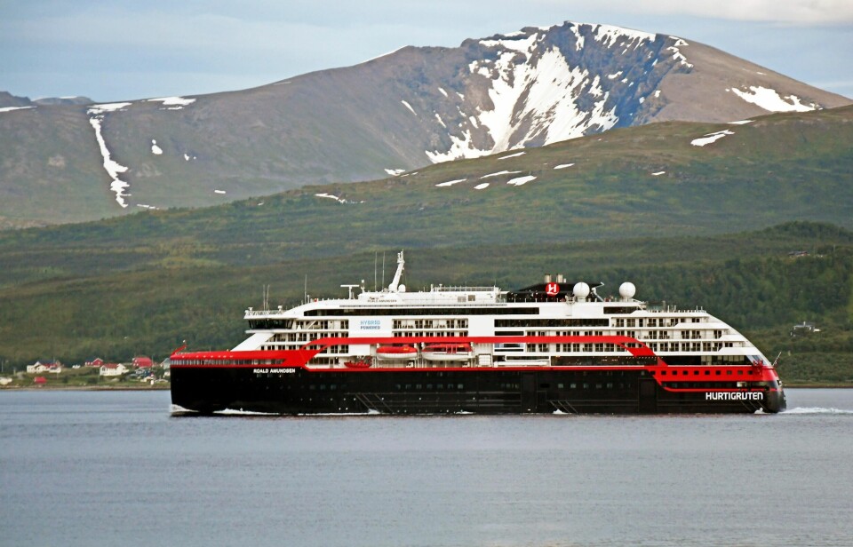 Det var 177 passasjerer om bord i skipet, som var med på en ukes tur til Svalbard. Nå har fire av over 160 ansatte på skipet fått påvist koronasmitte.