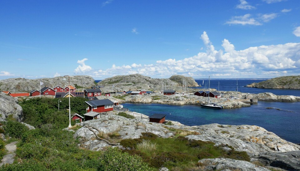 Jeg begynner å stille spørsmål ved regjeringens verdisyn når de igjen nedprioriterer mennesker med slekt og de som har brukt opp sine penger på hytter, skriver kronikkforfatteren. Bilde: Fritidsboliger i rød sone på Storön på Väderöarna i Bohuslän i Sverige.