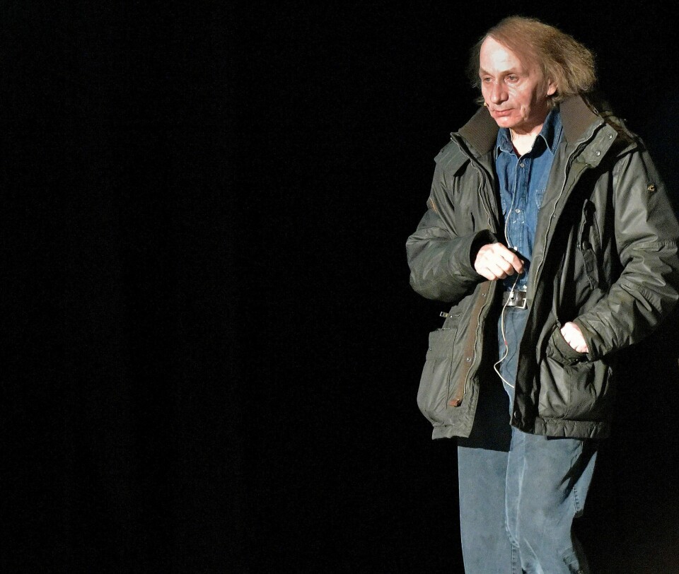 Hvis Michel Houellebecq virkelig ville ha løftet frem Schopenhauers filosofi, burde han vært mer eksplisitt i sin redegjørelse for hva og hvorfor han mener den er så revolusjonerende – og da vel og merke ikke bare for ham personlig. Det betyr selvsagt ikke at boken ikke skulle være leseverdig, skriver Steinar Mathisen.