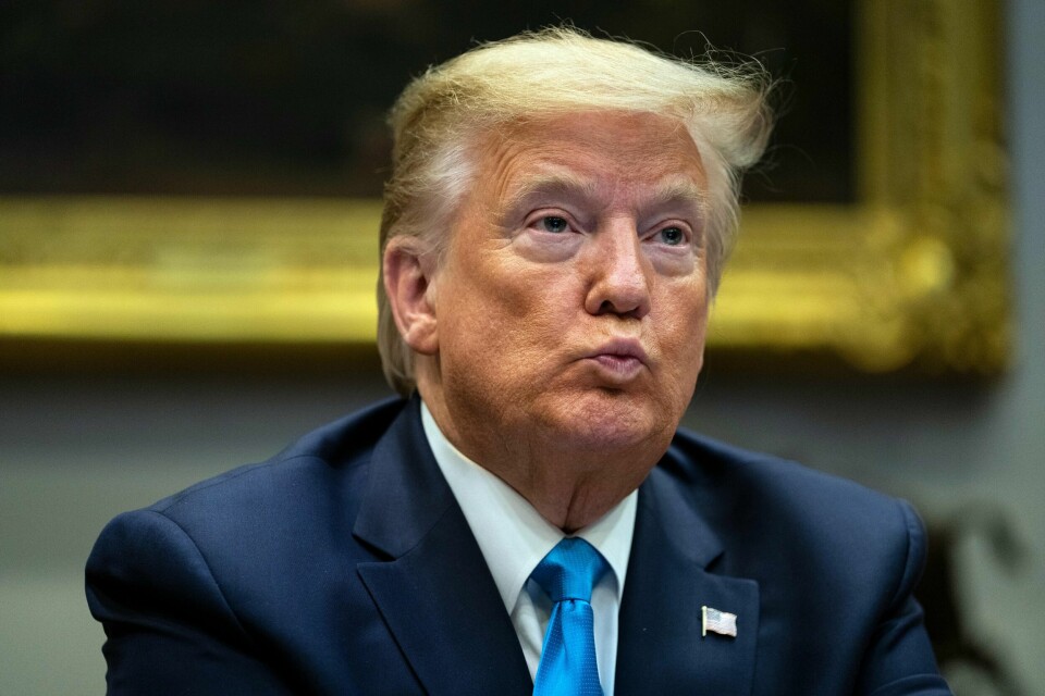 Etternavnet Trump stammer fra Tyskland, hvor farfaren til Donald J. Trump, Frederick Trump kom fra. Så vet du det, men vet du hva J-en i navnet til den amerikanske president står for?