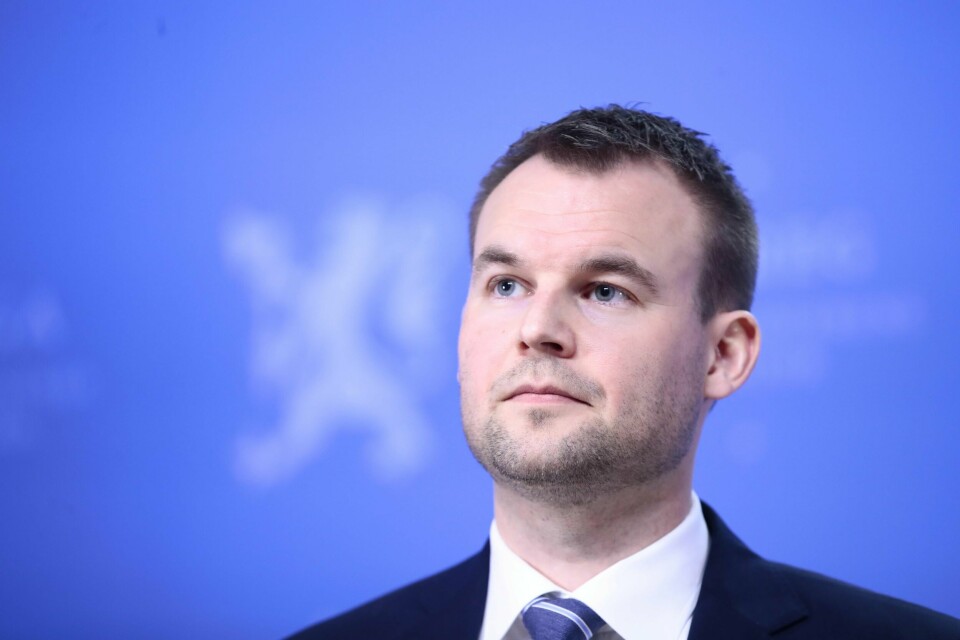 Kjell Ingolf Ropstad (KrF) er bekymret for barn som har det vanskelig hjemme nå som skolene er stengt på grunn av koronaviruset.