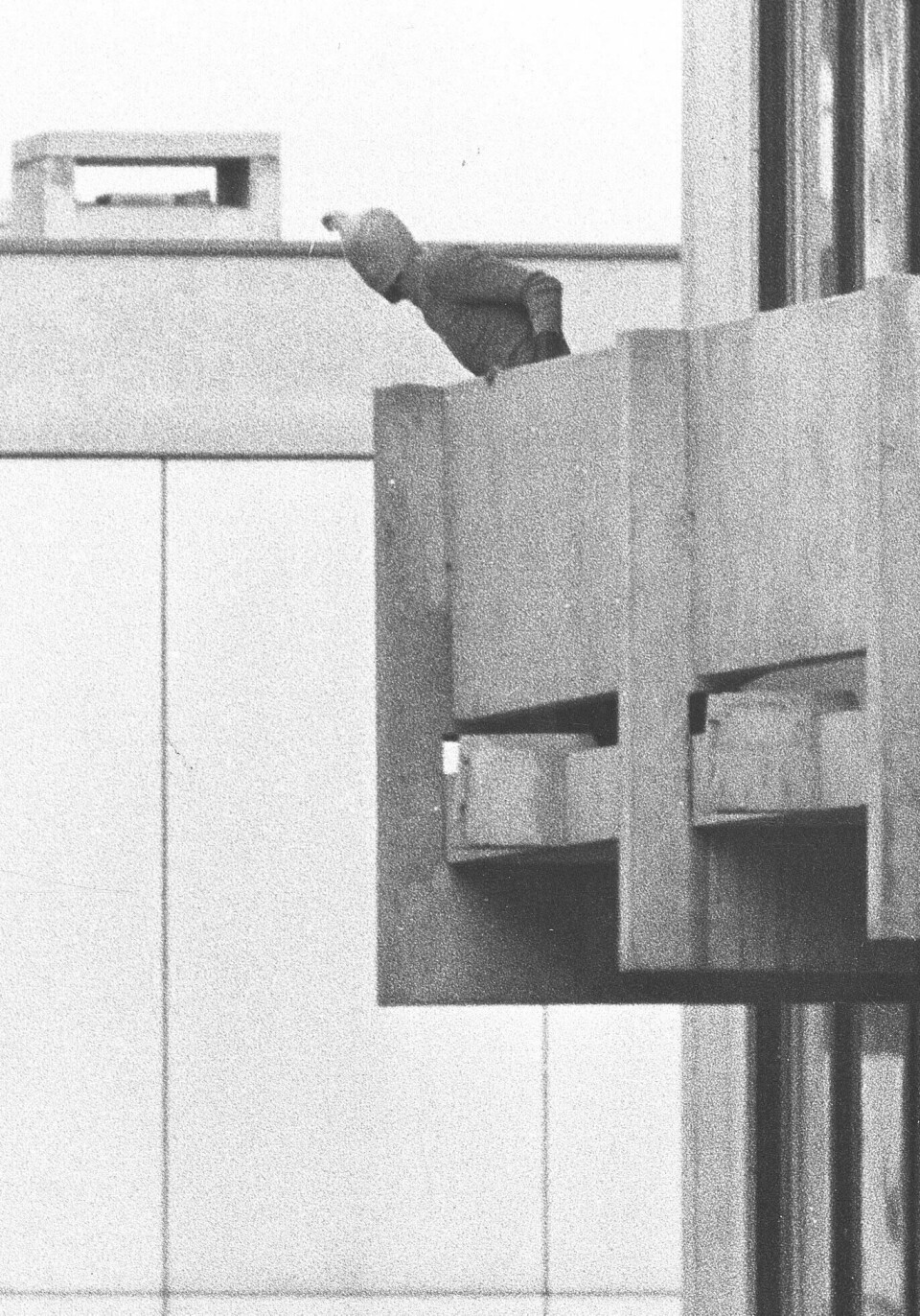 Jordans storoffensiv mot palestinsk gerilja i september 1970, resulterte i opprettelsen av Svart september. De neste tre årene gjennomførte den palestinske gruppen er rekke spektakulære angrep og aksjoner, blant annet mot israelske idrettsutøvere under OL i München i 1972.