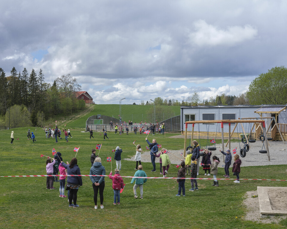 – Vi har vært godt forberedt til gjenåpningen av skolen. Både lærere og elever er flinke til å følge reglene: De skal holde avstand og huske å vaske hendene. sier rektor Ørnø.