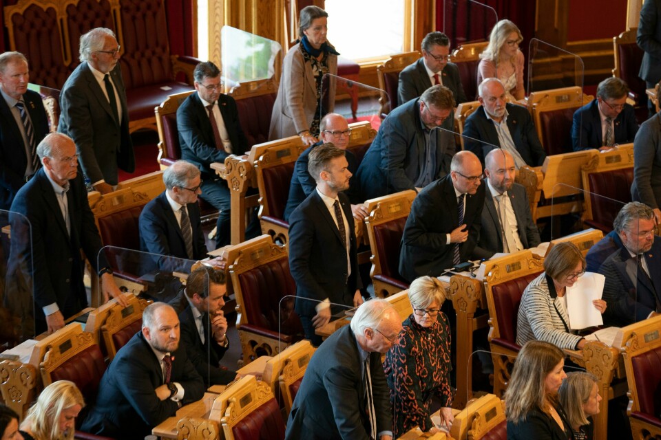 KrF krevde fullsatt sal under avstemningen om endringer i bioteknologiloven i håp om å snu enkeltrepresentanter. Stortinget. Ny bioteknologilov.