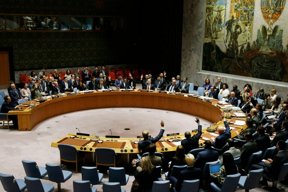 I dette bildet fra 11. september 2017, stemmer FNs sikkerhetsråd for å komme med nye sanksjoner mot Nord-Korea. (AP Photo/Jason DeCrow, File)