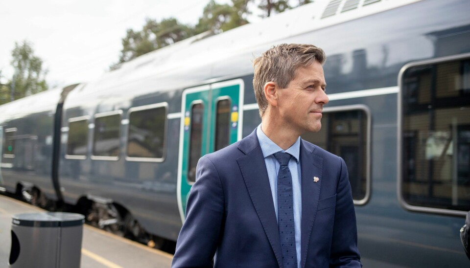 JOBBSØKAR: Samferdsleminister Knut Arild Hareide har søkt på ny jobb. Samferdselsminister Knut Arild Hareide sier regjeringen viderefører den økonomiske støtten for å gi kollektivselskapene forutsigbarhet og opprettholde et godt tilbud til de reisende. Foto: Javad Parsa / NTB