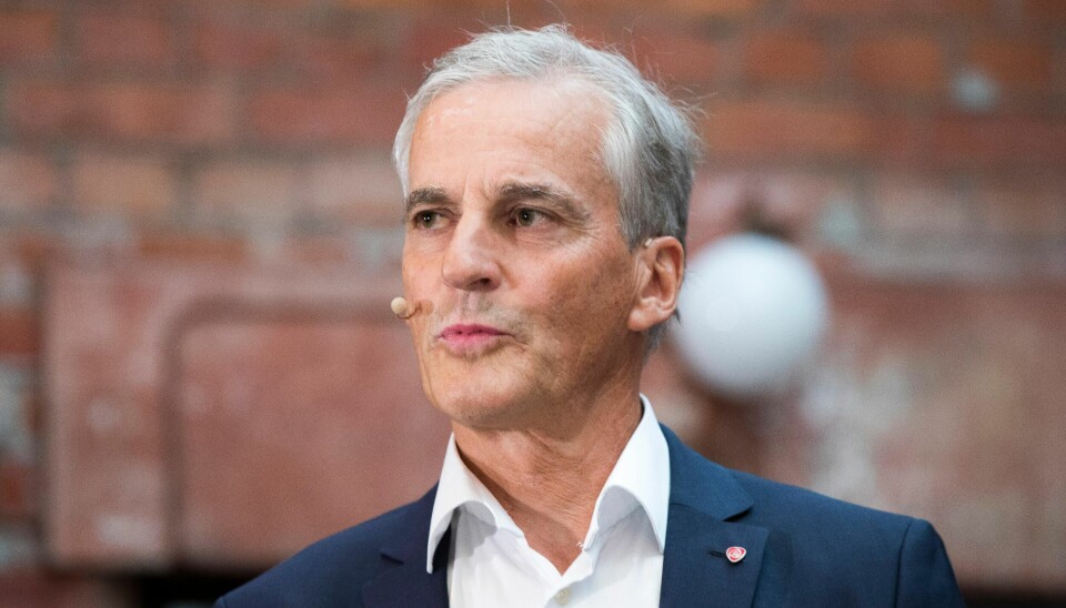 Ap-leder Jonas Gahr Støre sier bilder av en smilende gjerningsmann og trusselen om masseskyting gjør det relevant å trekke en parallell til 22.-juli-terroren.