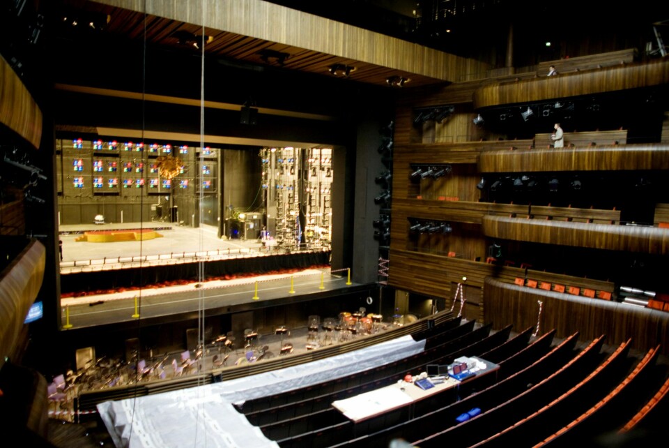 Det var tomt i Operaen i Bjørvika før åpningen i april 2008. Nå er den tom igjen, på grunn av koronakrisen. Det setter landets kulturarbeidere i en vanskelig situasjon, og gjør det desto viktigere at vi som kan, betaler for den jobben de gjør, mener Vårt Land.