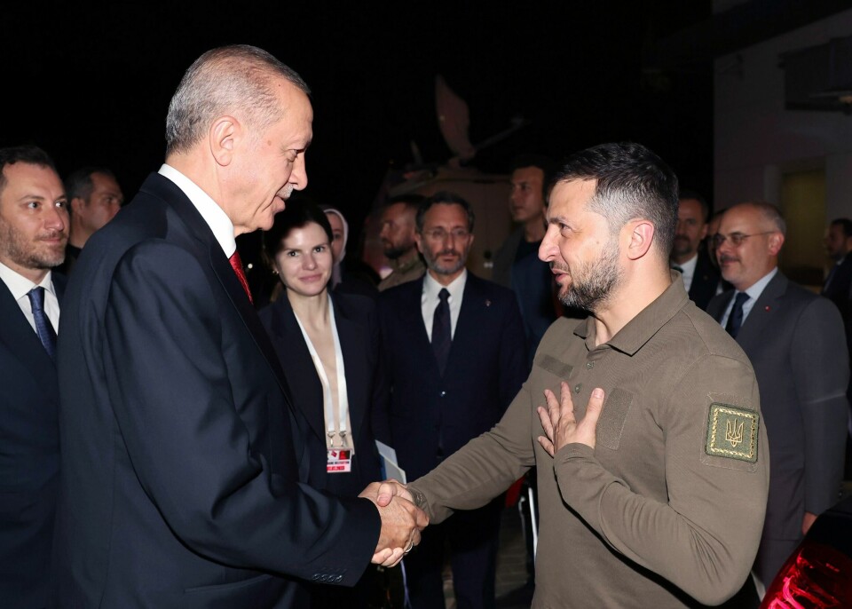 Tyrkias president Recep Tayyip Erdogan tok i forrige uke imot Ukrainas president Volodymyr Zelenskyj i Istanbul. Dette, sammen med flere andre tyrkiske beslutninger den siste tiden, gjør at Tyrkia er i ferd med å bli et uvennlig land, mener Russland. Foto: Tyrkias presidentkontor / AP / NTB Tyrkias president Recep Tayyip Erdogan tok i forrige uke imot Ukrainas president Volodymyr Zelenskyj i Istanbul. Dette, sammen med flere andre tyrkiske beslutninger den siste tiden, gjør at Tyrkia er i ferd med å bli et uvennlig land, mener Russland. Foto: Tyrkias presidentkontor / AP / NTB