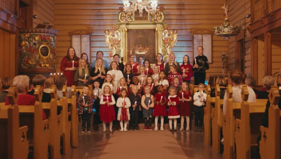 ADVENT: Åmot barnegopslekor nytta koronatida til å spele inn musikkvideo av adevntssalmen Tenn lys. Tenn Lys