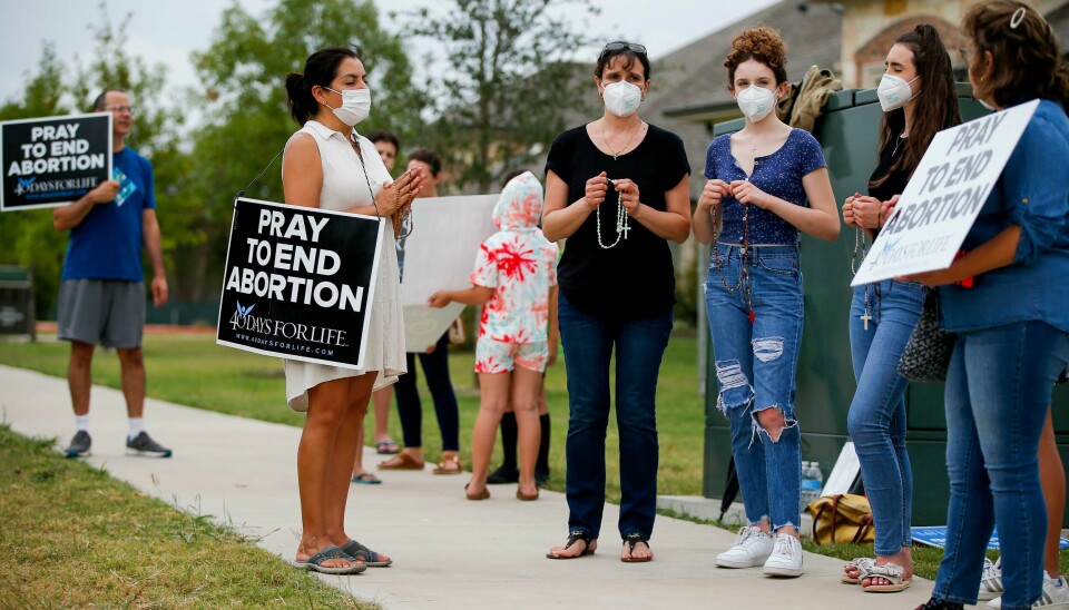 Abortmotstandere demonstrerer utenfor en abortklinikk i Texas i oktober. Abortspørsmålet er viktig for mange konservative amerikanere. Her demonstrerer abortmotstandere i McKinney i Texas. Foto: Brandon Wade / AP / NTB