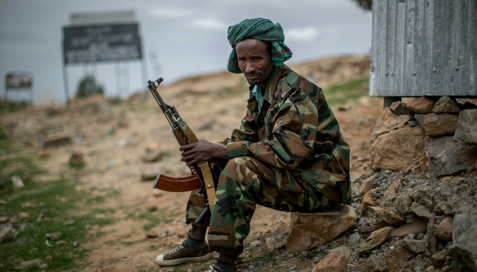 TREKKER SEG TILBAKE: En TPLF-soldat på vakt i mai. En TPLF-soldat på vakt i mai. Foto: Ben Curtis / AP / NTB