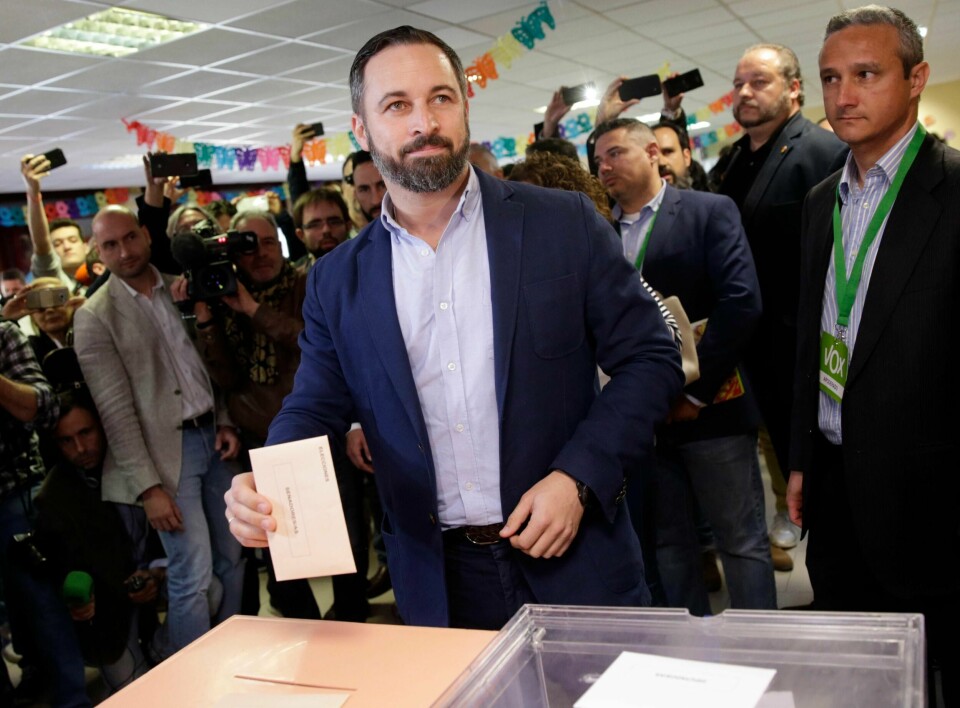 Santiago Abascal, leder for høyrepopulistiske Vox, idet han avla stemme i Madrid søndag.