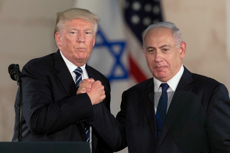 NYTT SAMARBEID: USAs påtroppende president Donald Trump og Israels statsminister Benjamin Netanyahu i 2017. Det er ikke lenge til de nok en gang tar hverandre i hendene. USAs påtroppende president Donald Trump og Israels statsminister Benjamin Netanyahu i 2017. Foto: Sebastian Scheiner / AP / NTB