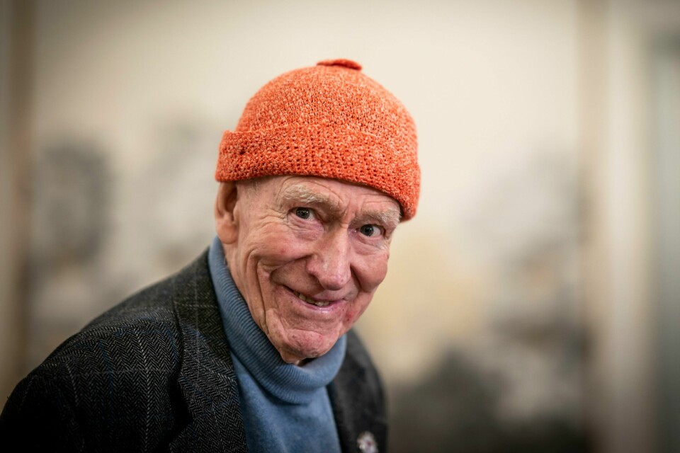 GÅTT BORT: Eiendomsmogul Olav Thon er død, 101 år gammel. Olav Thon var godt kjent for sin røde strikkelue. Foto: Heiko Junge / NTB