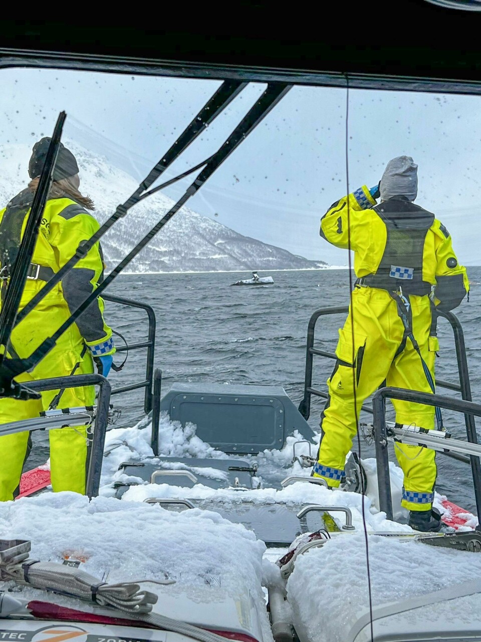 Redningsselskapet er ute i båt og hjelper til forbindelse med raset på Reinøya. To personer er bekreftet omkommet. Foto: Redningsselskapet ved redningsskøyta Bergesen D.y. / NTB Redningsselskapet er ute i båt og hjelper til forbindelse med raset på Reinøya. To personer er bekreftet omkommet. Foto: Redningsselskapet ved redningsskøyta Bergesen D.y. / NTB