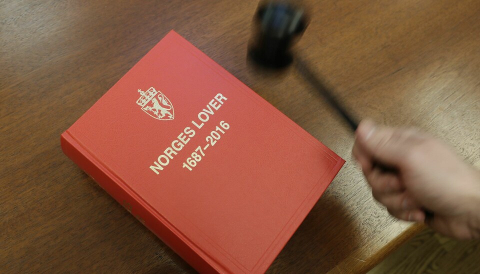 RETTSSAK: En sokneprest fra Østlandet ble i slutten av august pågrepet av politiet og siktet for seksuell omgang med barn gjennom kontakt på nett. Siden den gang har mannen sittet varetekstfengslet. Nå er rettssaken berammet. En lærer ved en videregående skole i Innlandet er varetektsfengslet i fire uker med brev- og besøksforbud. Mannen er mistenkt for å ha misbrukt stilling og overmaktsforhold til å skaffe seg seksuell omgang.Foto: Berit Roald / NTB