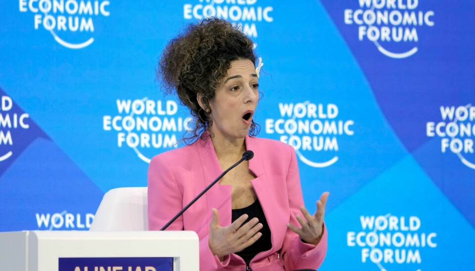 Masih Alinejad, her på Verdens økonomiske forum i Davos tidligere i vinter. Nå er hun nominert til Nobels fredspris sammen med hele den iranske kvinnebevegelsen. Foto: Markus Schreiber / AP / NTB Masih Alinejad, her på Verdens økonomiske forum i Davos tidligere i vinter. Nå er hun nominert til Nobels fredspris sammen med hele den iranske kvinnebevegelsen. Foto: Markus Schreiber / AP / NTB