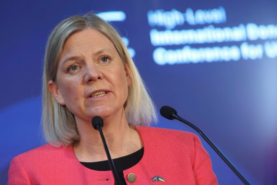 VURDERER: Sveriges statsminister Magdalena Andersson vurderer å ta Sverige inn i Nato. I formiddag legges det fram en sikkerhetspolitiske analyse som danner grunnlag for avgjørelsen. Foto: Michal Dyjuk / AP / NTB Sveriges statsminister Magdalena Andersson vurderer å ta Sverige inn i Nato. I formiddag legges det fram en sikkerhetspolitiske analyse som danner grunnlag for avgjørelsen. Foto: Michal Dyjuk / AP / NTB