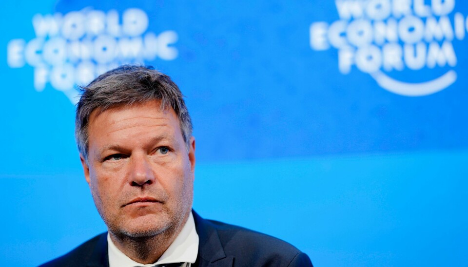 Tysklands økonomiminister Robert Habeck trur EU vil bli samde om ein boikott av russisk olje innan få dagar. Foto: AP / Markus Schreiber / NTB Tysklands økonomiminister Robert Habeck tror EU vil bli enige om en boikott av russisk olje innen få dager. Foto: AP / Markus Schreiber / NTB