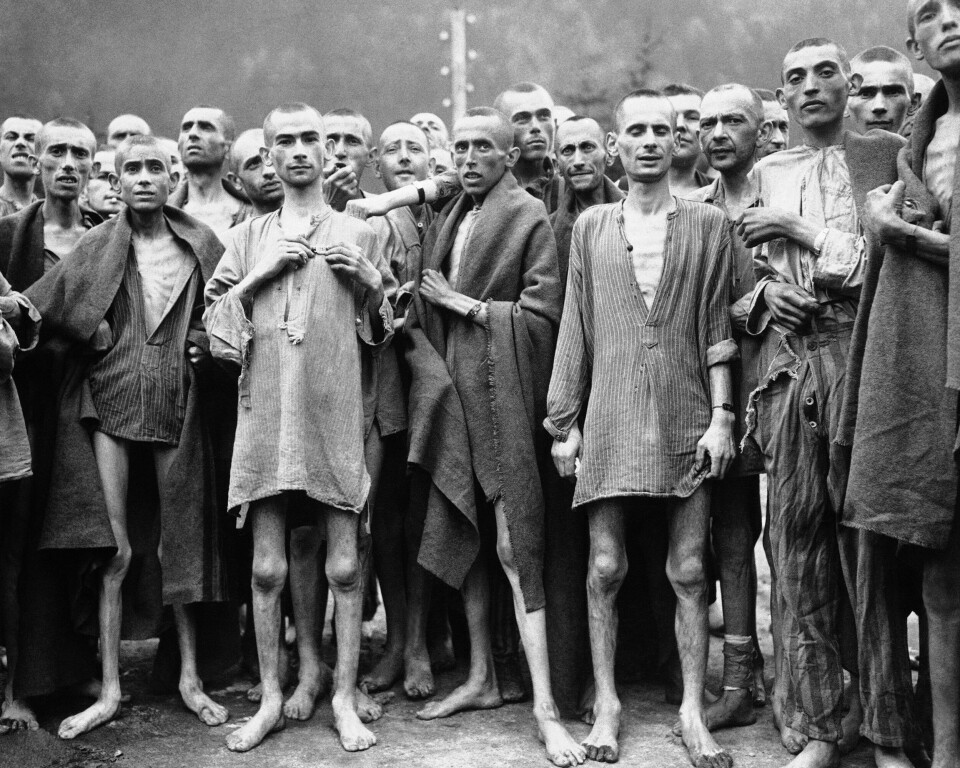 For 75 år sidan, 7. mai 1945, blir konsentrasjonsleiren Ebensee i Austerrike frigjort. Rundt 400.000 Holocaust-overlevande lever i dag. Fleire skal no få hjelp frå Alfred Landecker Foundation. FILE - In this May 7, 1945 file photo emaciated prisoners at one of the largest Nazi Concentration camps at Evensee Austria, in the Austrian Alps. Nazi commanders signed their surrender to Allied forces in a French schoolhouse 75 years ago this week, ending World War II in Europe and the Holocaust. (AP Photo, File)