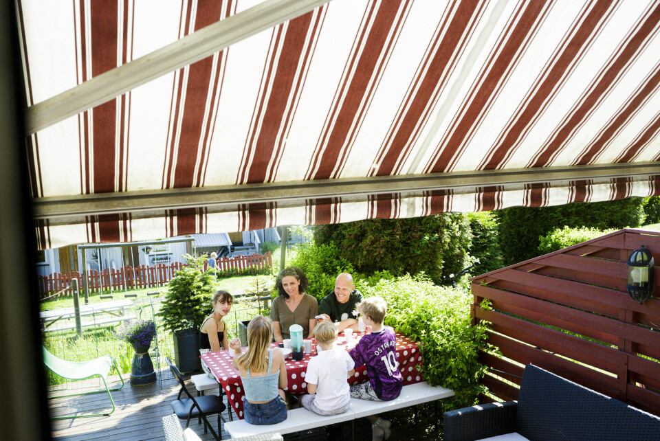 – Fra to til tre barn var som å gå fra kontrollert kaos til suverent sirkus, sier Siri. Etter hvert flyttet hun og to av døtrene inn hos Øystein og hans barn – og vipps, så var de syv under samme tak. (Foto: Adrian Nielsen).