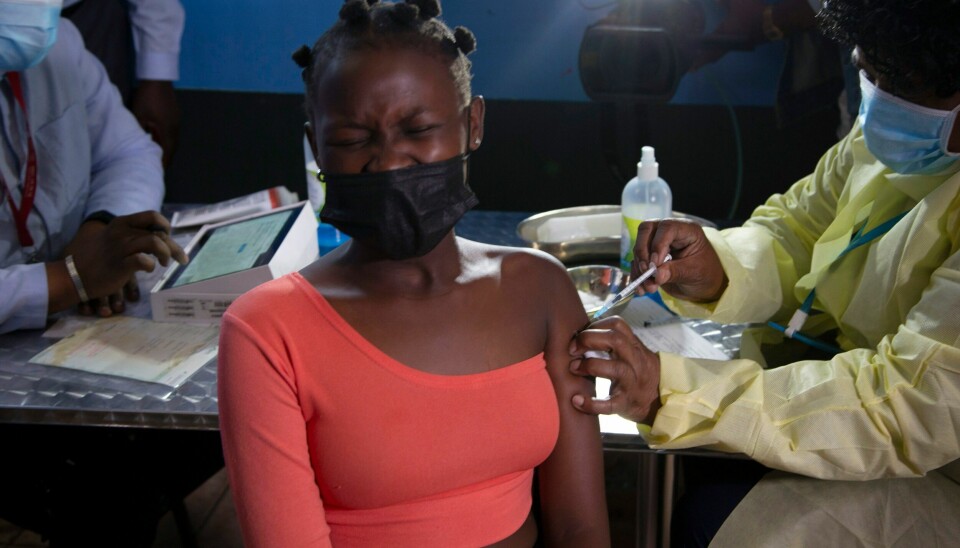 Under 12 prosent av Afrikas over 1 milliard innbyggere er hittil fullvaksinert mot covid-19. Foto: AP / NTB Under 12 prosent av Afrikas over 1 milliard innbyggere er hittil fullvaksinert mot covid-19. Foto: AP / NTB
