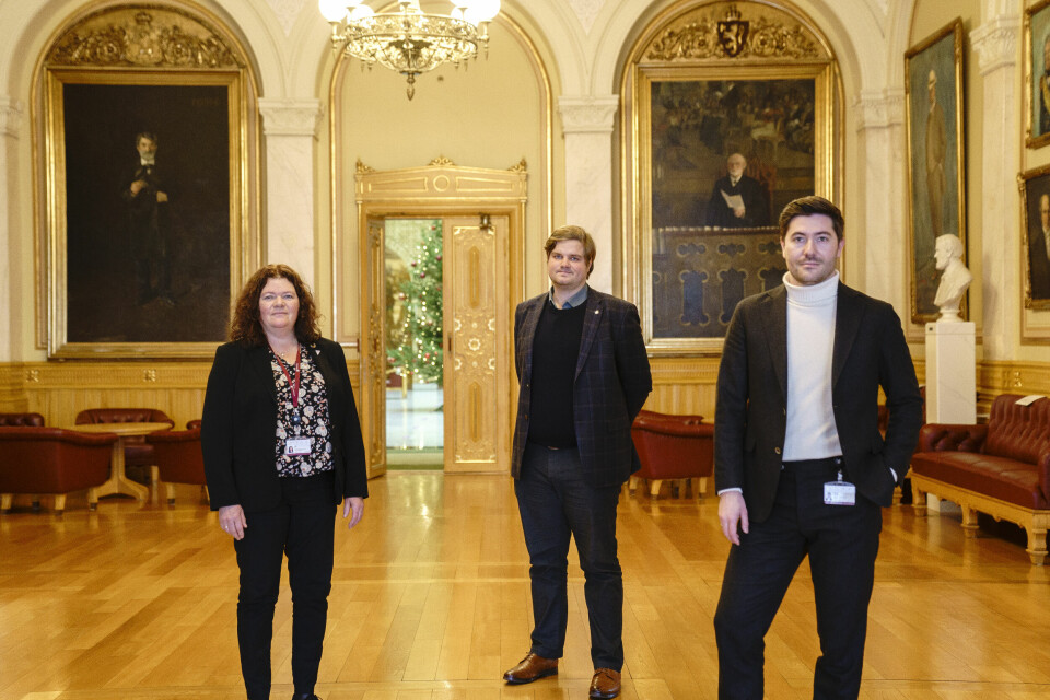 OMKAMP: Kathy Lie (SV), Tobias Drevland Lund (Rødt) og Grunde Almeland (V) har levert inn et representantforslag i Stortinget om å sikre barn individuell klagerett etter barnekonvensjonen. (Erlend Berge) Representantforslag om å sikre barn individuell klagerett etter barnekonvensjonen. Kathy Lie (SV), Tobias Drevland Lund (Rødt) og Grunde Almeland (V)