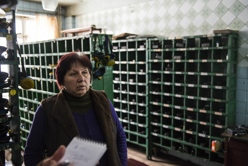 ØST-UKRAINA: Olga bodde i Katernykiva i 2017, i det som bare ble kalt gråsonen. På den ene siden: ukrainske soldater. På den andre: pro-russiske soldater. Olga bodde i Katernykiva i 2017, i det som bare ble kalt gråsonen. På den ene siden: ukrainske soldater. På den andre: pro-russiske soldater.
