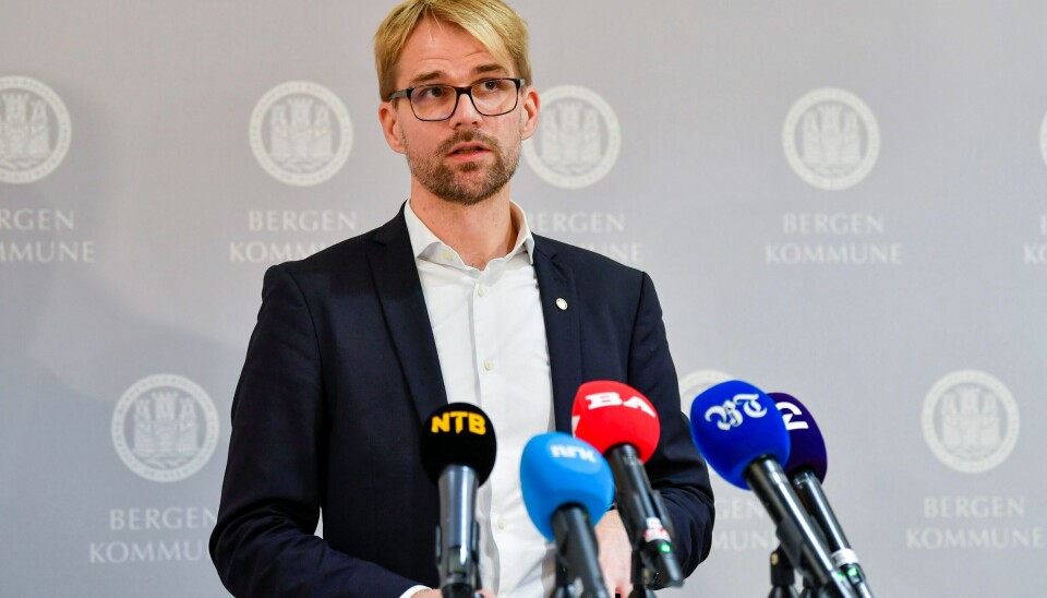 Byrådsleder i Bergen Roger Valhammer (Ap) går av etter at opposisjonen fikk støtte for å bygge Bybanen gjennom tunnel. Foto: Marit Hommedal / NTB Byrådsleder i Bergen Roger Valhammer (Ap) orienterte fredag om nye smitteverntiltak i Bergen. Foto: Marit Hommedal / NTB