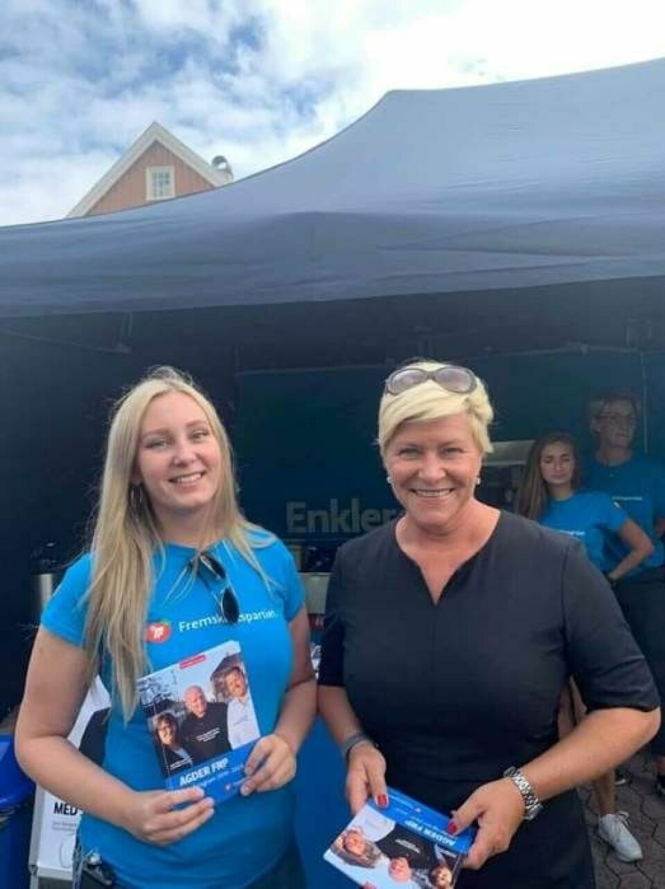 VALGKAMP: Silje Flaten Haugli og Siv Jensen sammen i valgkamp foran fylkes- og kommunevalget i 2019. Foto: Privat Silje Flaten Haugli og Siv Jensen i 2019.