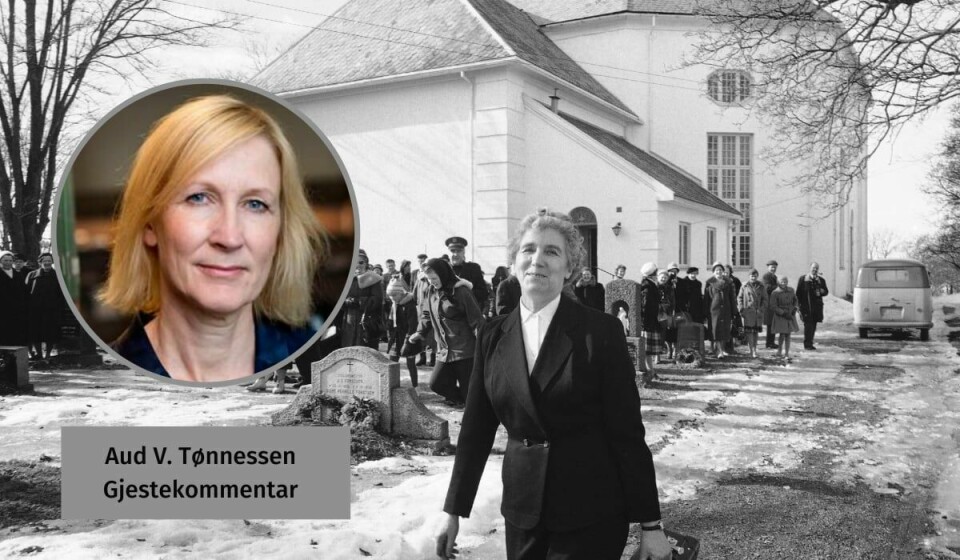 Ingrid Bjerkås ble ordinert i Vang kirke 19. mars 1961, som Norges første kvinnelige prest. Her etter at hun ble ordinert av biskop Kristian Schjelderup. tekst