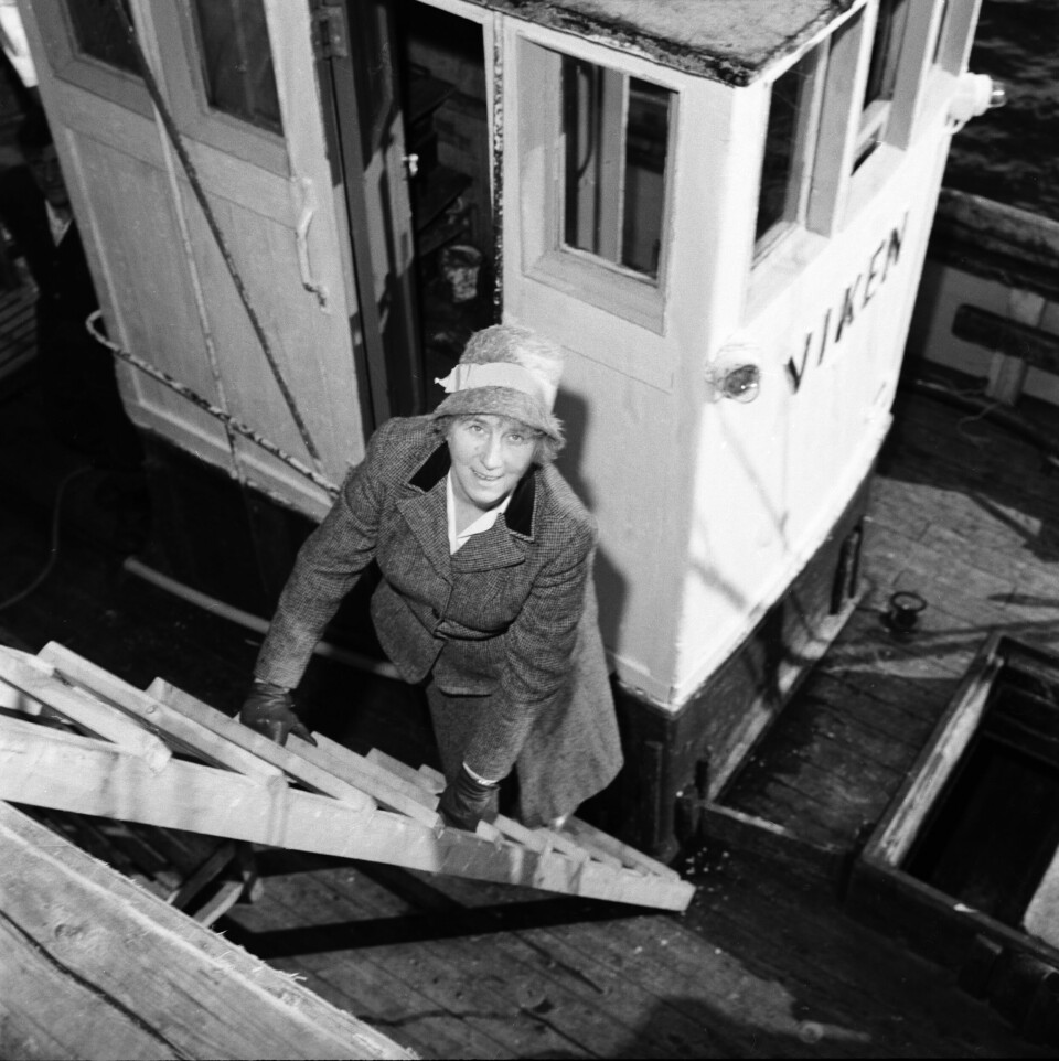 Ingrid Bjerkås ble ordinert til sogneprest i Berg og Torsken prestegjeld på Senja i Troms i 1961. Det blir mange og lange reiser med presteskøyta Viken, som frakter Bjerkås rundt i distriktet hennes. PÅ PRESTESSKØYTA: Ingrid Bjerkås ble ordinert til sogneprest i Berg og Torsken prestegjeld på Senja i Troms i 1961. Det blir mange og lange reiser med presteskøyta Viken, som frakter Bjerkås rundt i distriktet hennes.