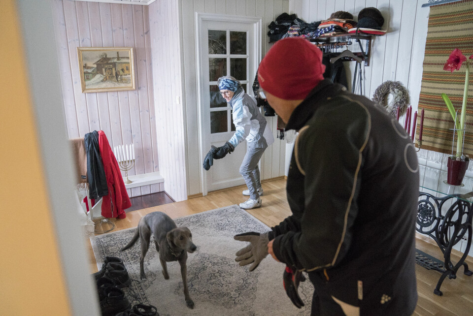 I tre-fire år holdt Magnhild Tonstad og Roar Høidal kontakten, til tross for at de bodde langt fra hverandre. De brevvekslet, som man gjorde den gangen. Hun spurte ham om treningsråd. Det utviklet seg. Fra bekjentskap til vennskap. Fra vennskap til et parforhold.