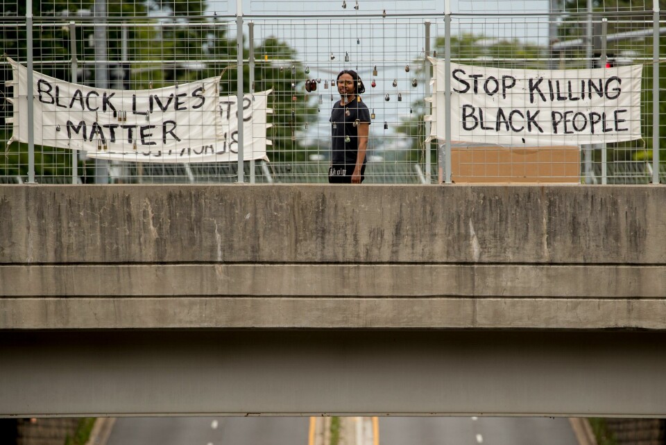 America Protests WashingtonHvis du er afroamerikaner i USA, har du en betydelig større sannsynlighet for å dø av politivold og Covid-19 enn hvite amerikanere. I noen afroamerikanske samfunn kan man høre ordtaket «Når hvite blir forkjøla, får svarte lungebetennelse», ifølge CNN.(Foto: Andrew Harnik/AP)