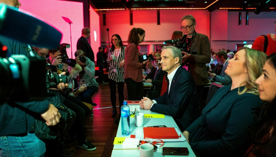 Ap-leder Jonas Gahr Støre la sin autoritet som leder inn dagen i forveien – lørdag ettermiddag fikk han og ledelsen avvist forsøket på å få Ap til å gå inn for FN-forbudet mot atomvåpen.