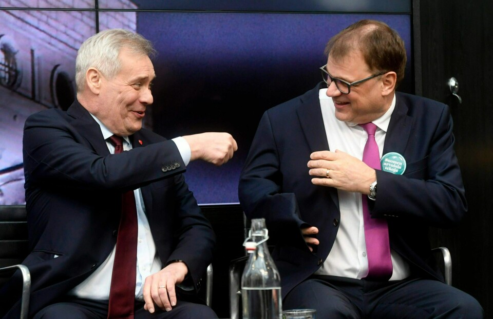 Antti Rinne (t.v.) blir truleg ny finsk statsminister etter riksdagsvalet sundag - han overtek etter Juha Sipilä (t.h.) som har mista oppslutning.