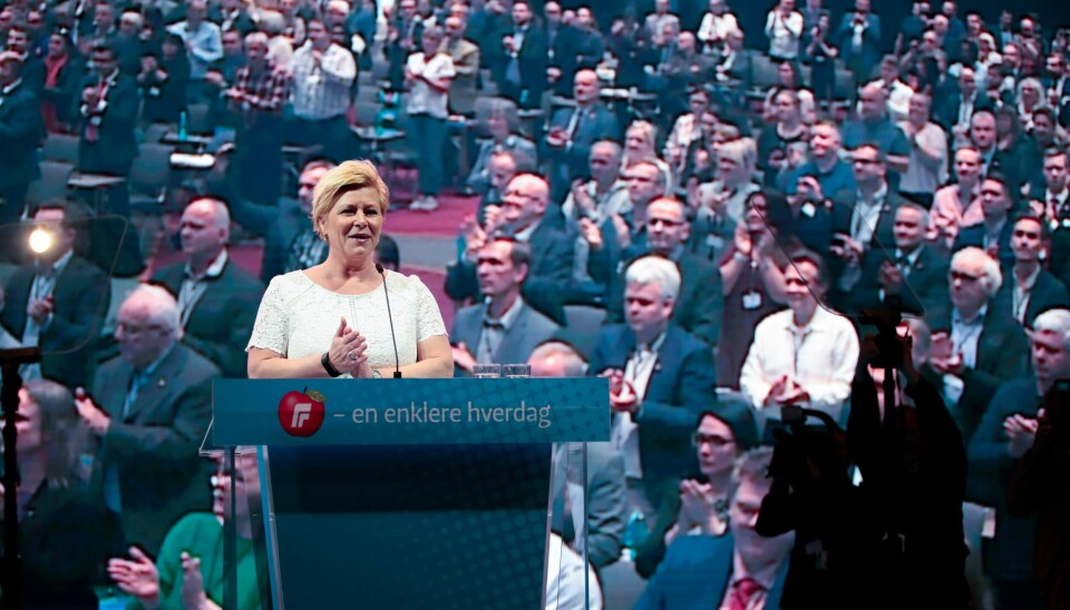 GAMLIS-SAKER? Partileder Siv Jensen holder åpningstalen på Frp sitt landsmøte med video av delegatene bak seg. Flere av de yngre i partiet mener Frp snakker for mye om innvandring og for lite om andre saker, og advarer mot å bli et fåsaksparti.