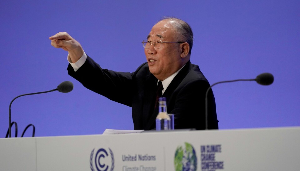 ENIGE: Kinas klimautsending Xie Zhenhua under en pressekonferanse i Glasgow onsdag. Kina og USA har blitt enige om å samarbeide i arbeidet mot global oppvarming. Kinas klimautsending Xie Zhenhua under ein pressekonferanse i Glasgow onsdag. Foto: Alastair Grant / AP / NTB
