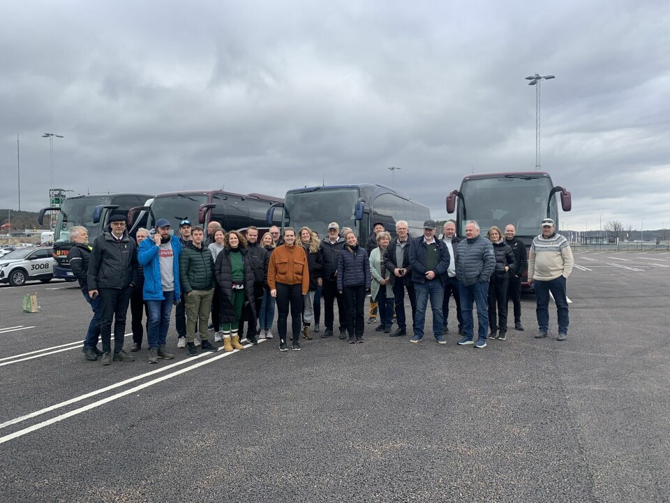 REISEFYLGJE: Kvar av dei fire bussane har eit team med lege, sjukepleiar, omsorgsarbeidar/diakon og tolk, i tillegg til to bussjåførar. I reisefylgjet er det også ein fylgjebil. Reisefylgjet som skal til polen for å hente flyktningar frå Ukraina til Noreg