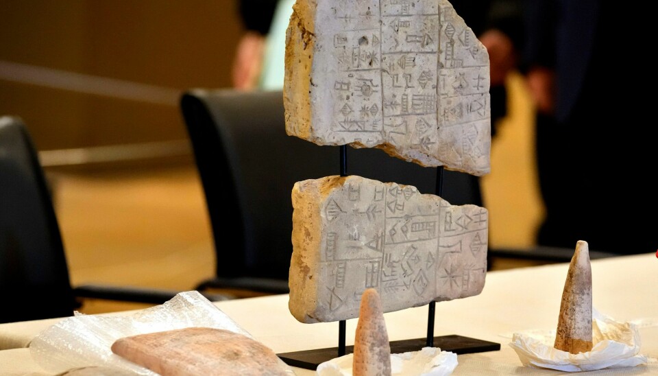 Over 3.000 leirtavler med kileskrift ble mandag levert tilbake til Irak fra et privat museum i Libanon. Foto: Bilal Hussein / AP / NTB Over 3.000 leirtavler med kileskrift ble mandag levert tilbake til Irak fra et privat museum i Libanon. Foto: Bilal Hussein / AP / NTB